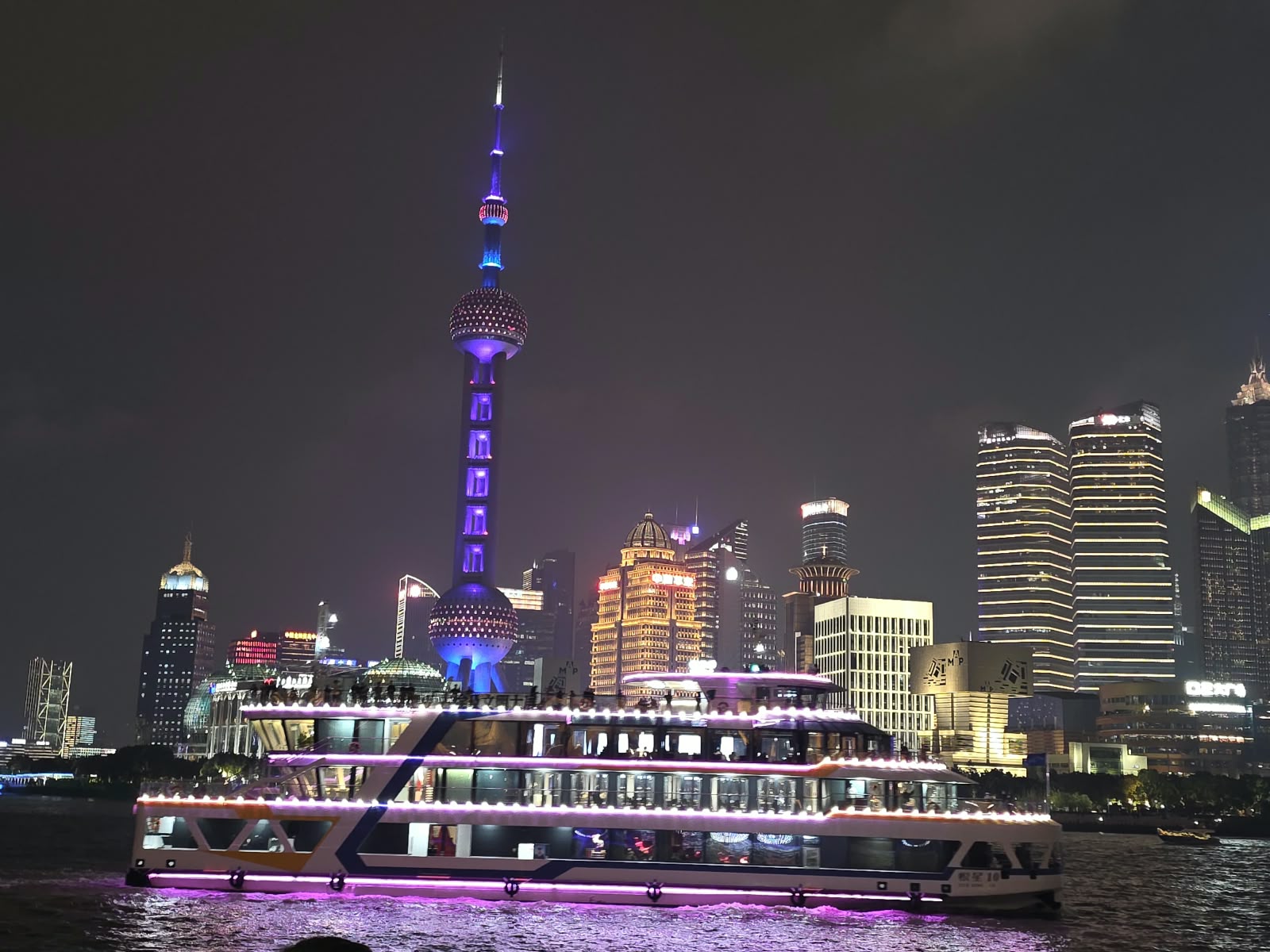 Centro urbano moderno de Guangzhou à noite